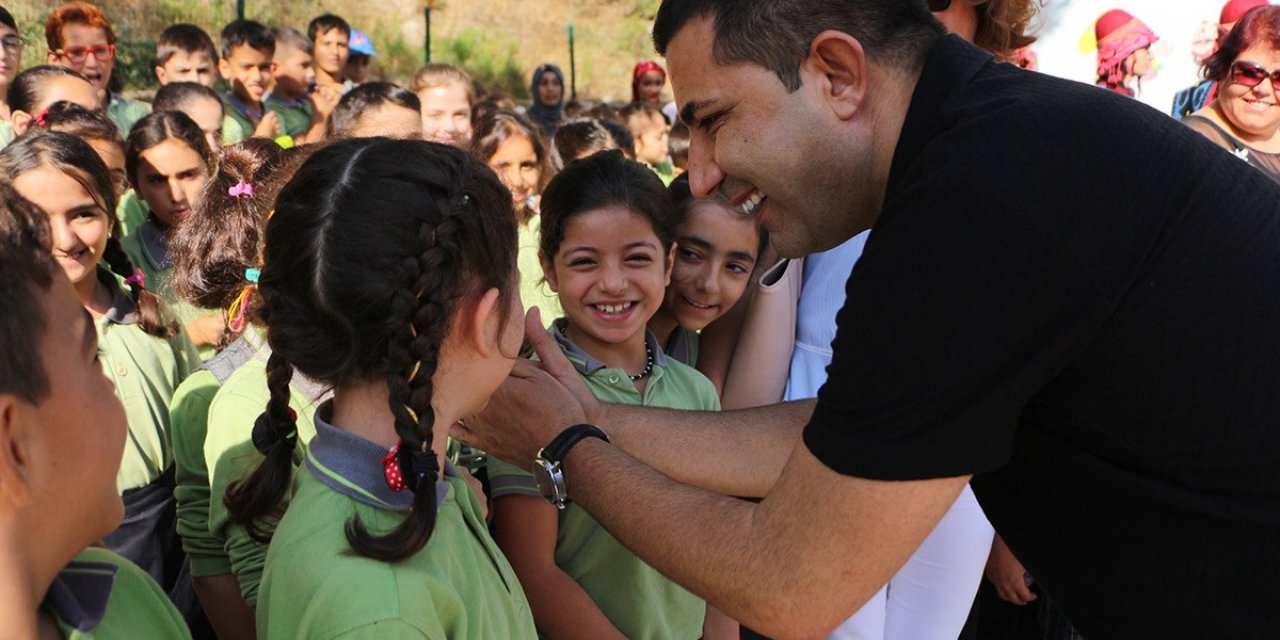 Kuşadası Belediyesi’nin öğrencilere desteği sürüyor
