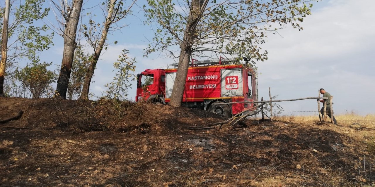 İki farklı noktada çıkan anız yangını büyümeden söndürüldü