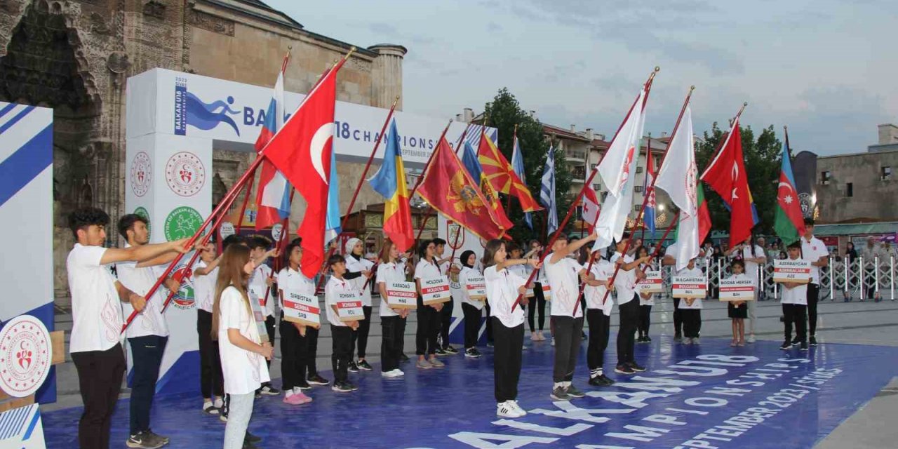 Balkan U18 Atletizm Şampiyonası’nın açılış seremonisi yapıldı