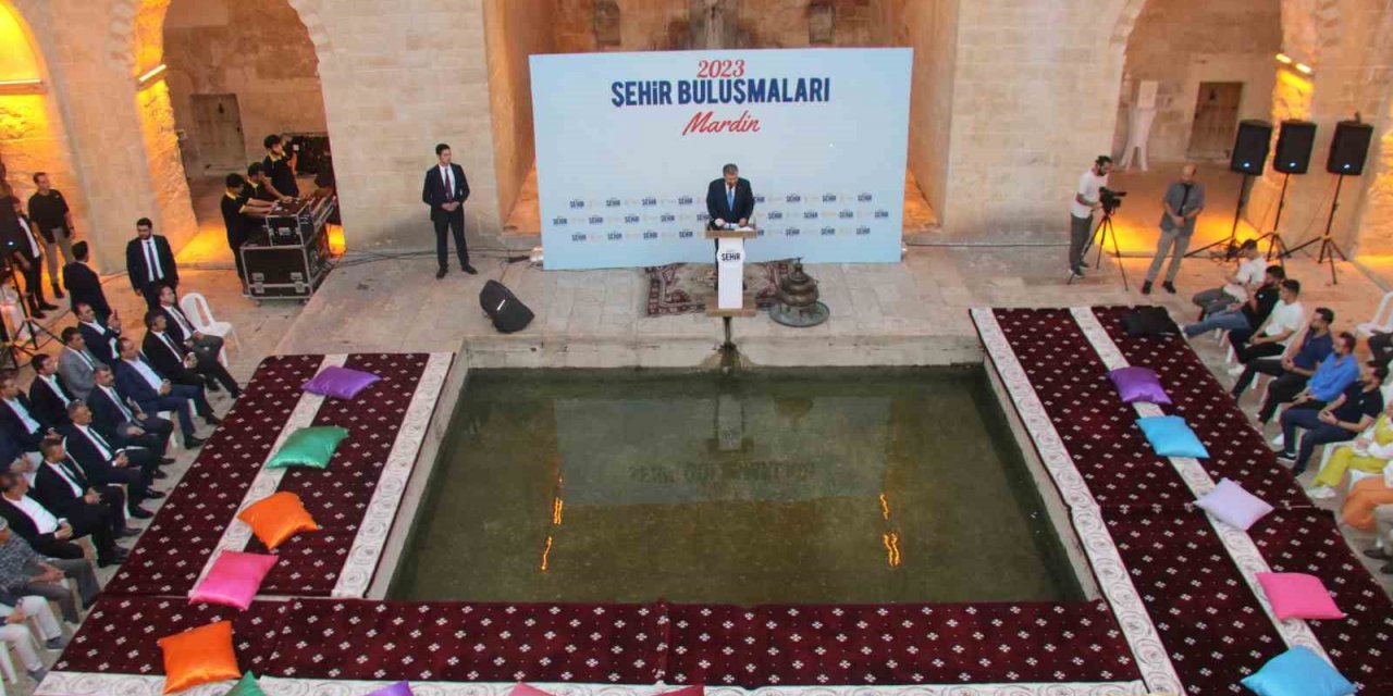 Bakan Koca, Kasımiye Medresesi’nde gençlerle buluştu