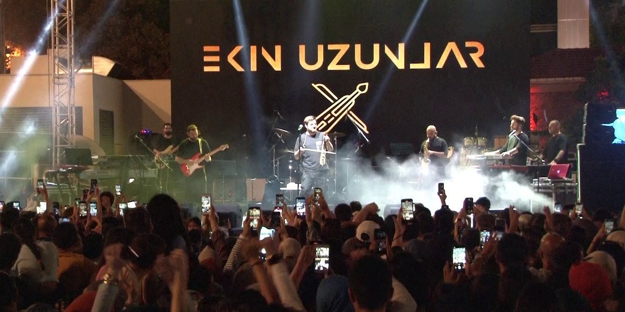 Ümraniye’de YAZFEST 2023 heyecanı! İlk akşamda Ekin Uzunlar ve Sinan Akçıl sahne aldı