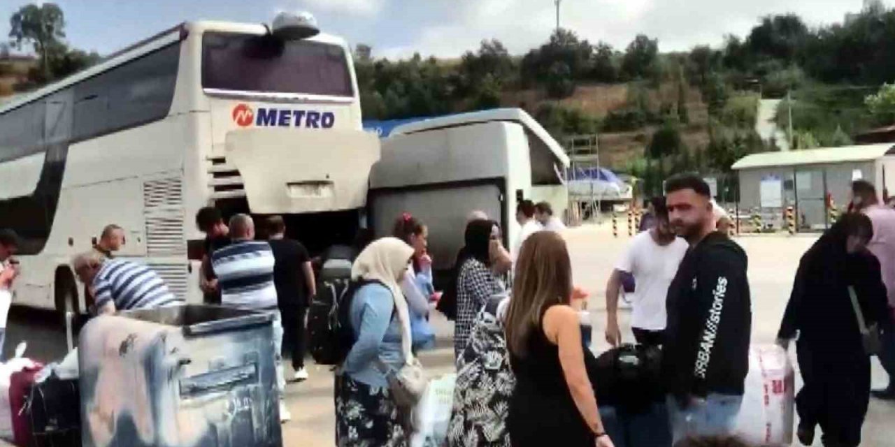 Çift katlı otobüs arıza yaptı, yolcular saatlerce mahsur kaldı