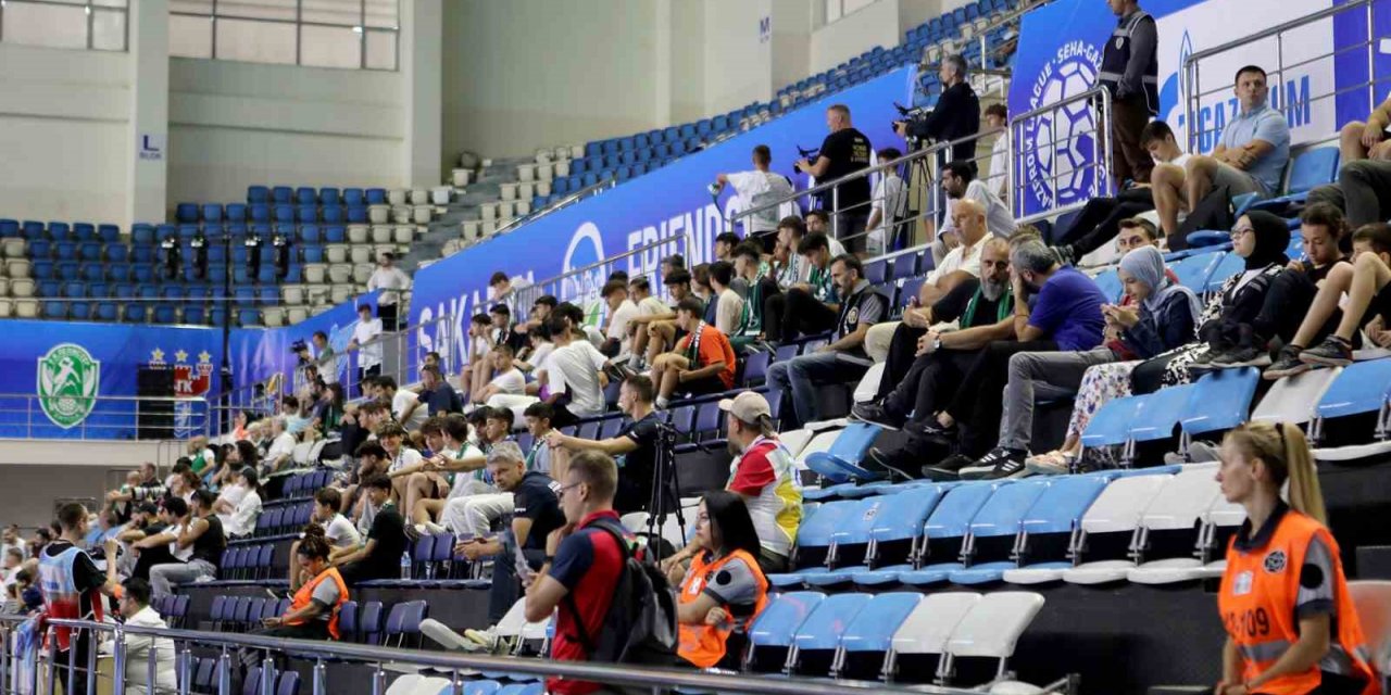 Uluslararası hentbol turnuvasında ilk gün geride kaldı