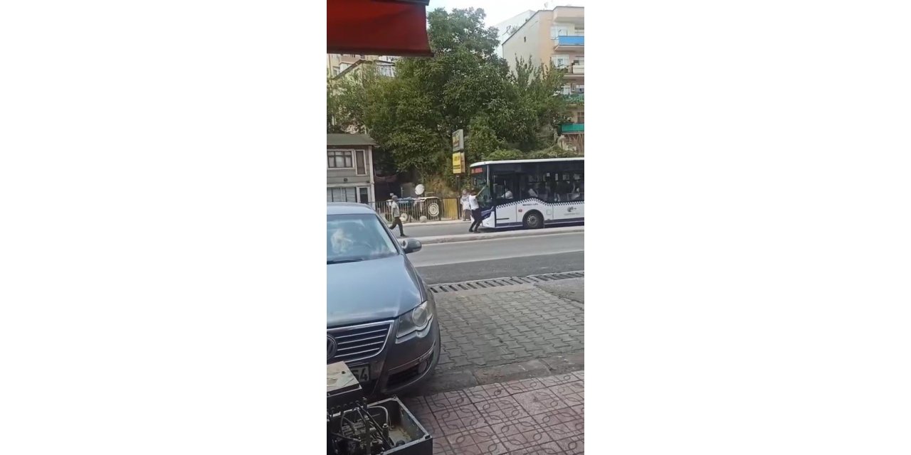 Bu sefer yaya, otobüse çarptı