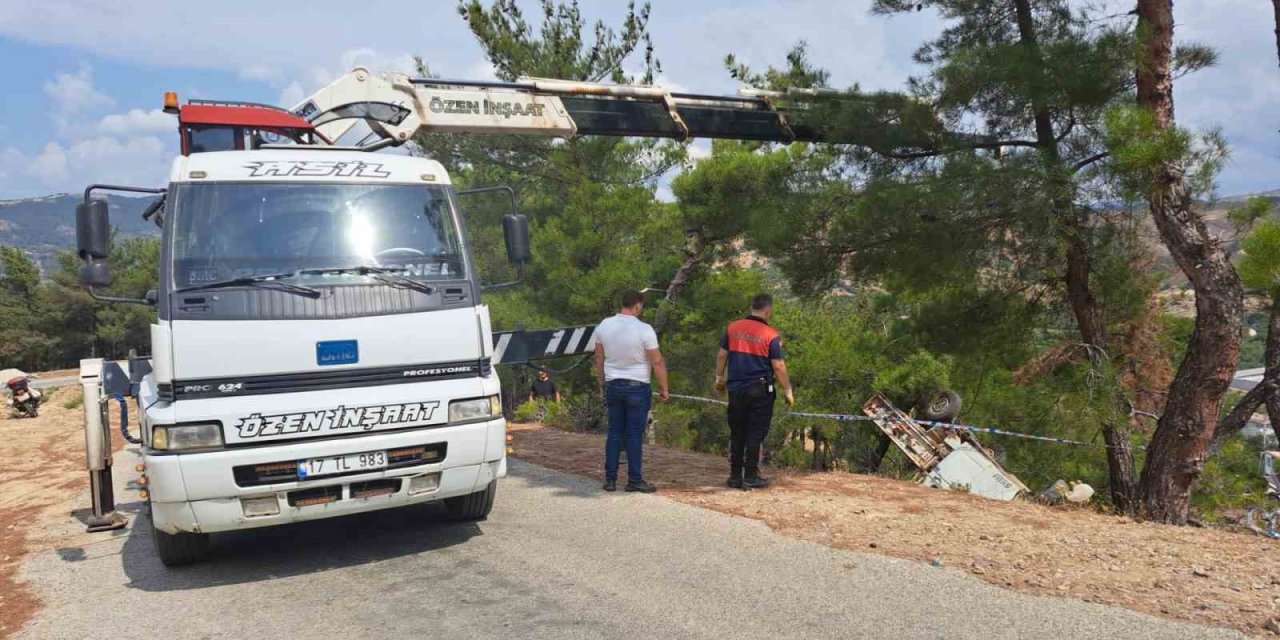 Bayramiç’te şarampole yuvarlanan kamyonetin sürücüsü hayatını kaybetti