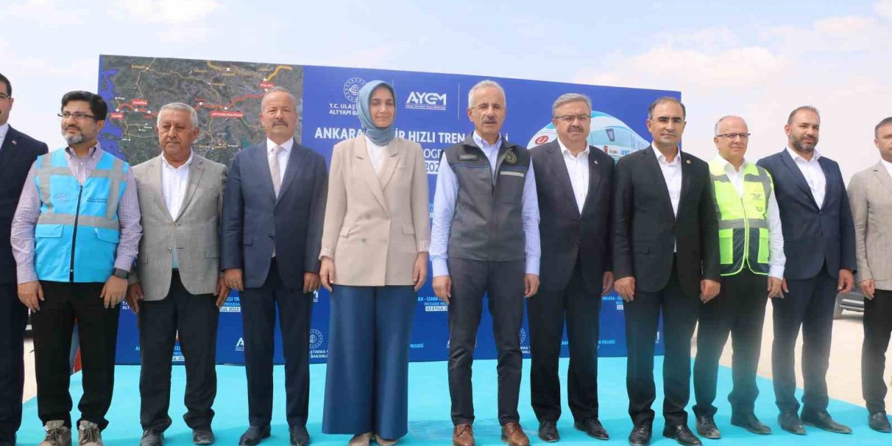 Bakan Uraloğlu, Ankara-İzmir Hızlı Tren Hattı projesinin bitirilme tarihini açıkladı: