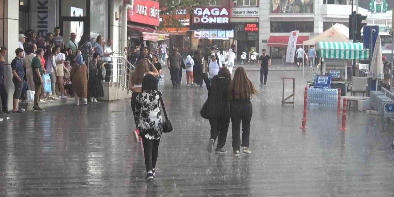 Bursalılar yağmura hazırlıksız yakalandı