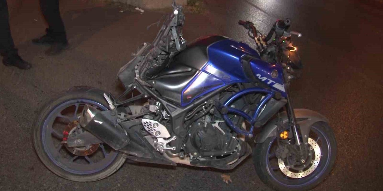 Kartal’da hız yapan motosiklet kontrolden çıkıp metrelerce sürüklendi: 1 ağır yaralı