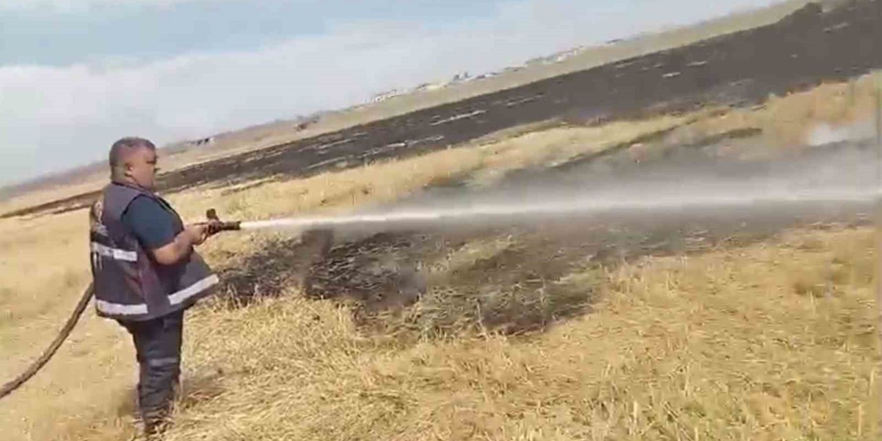 Kars’ta örtü yangınları söndürüldü