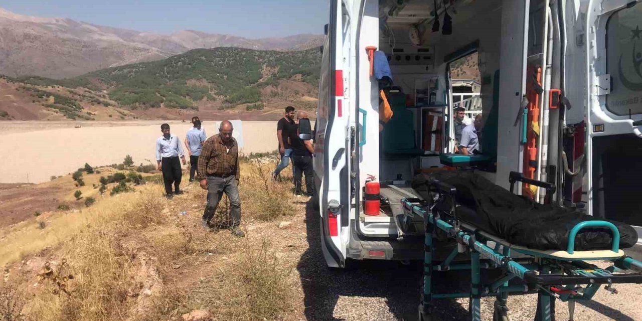 Uçuruma yuvarlanan aracın sürücüsü ölümden döndü