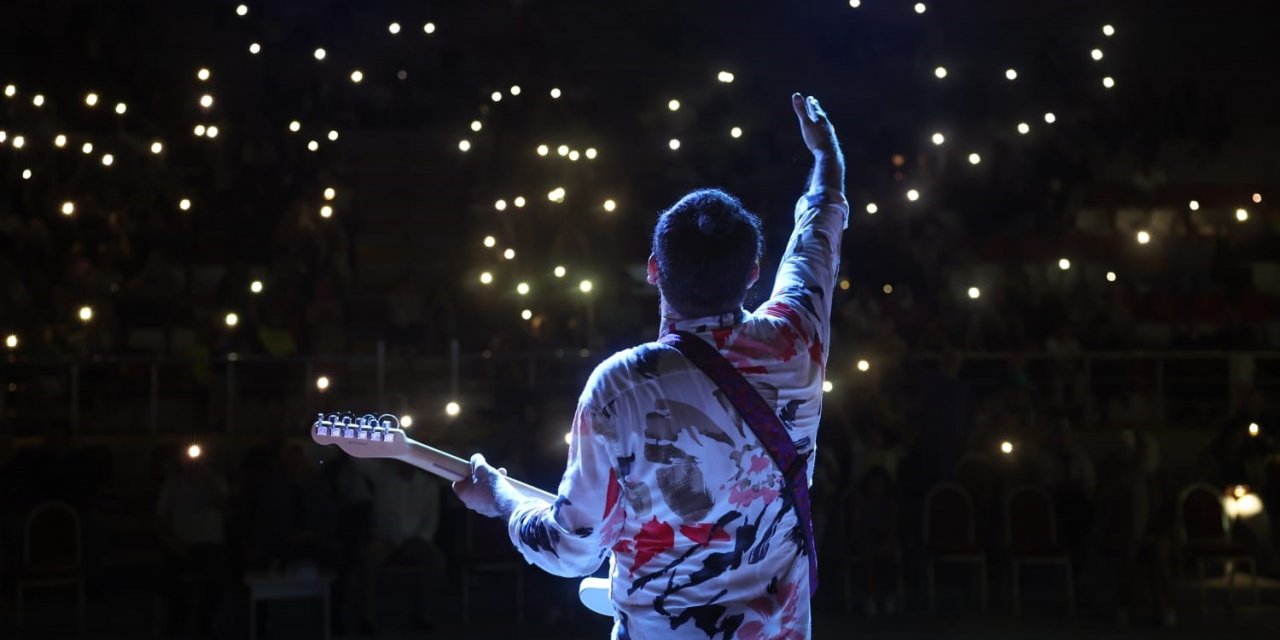 Bora Duran Derince’de sevenleriyle buluştu