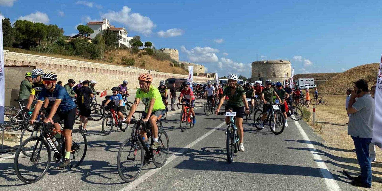 Çanakkale’de 750 bisikletçi şehitlere saygı için pedal çevirdi