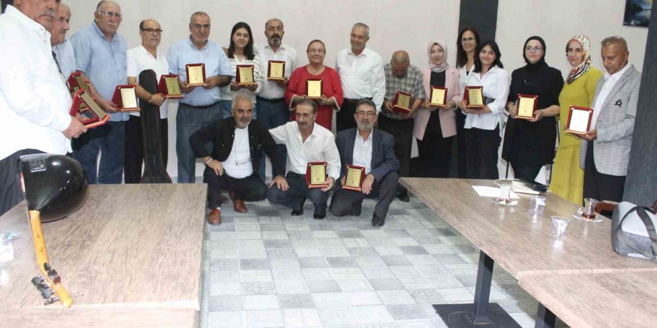 Şiir gecesinde şairler şiirlerini okudular