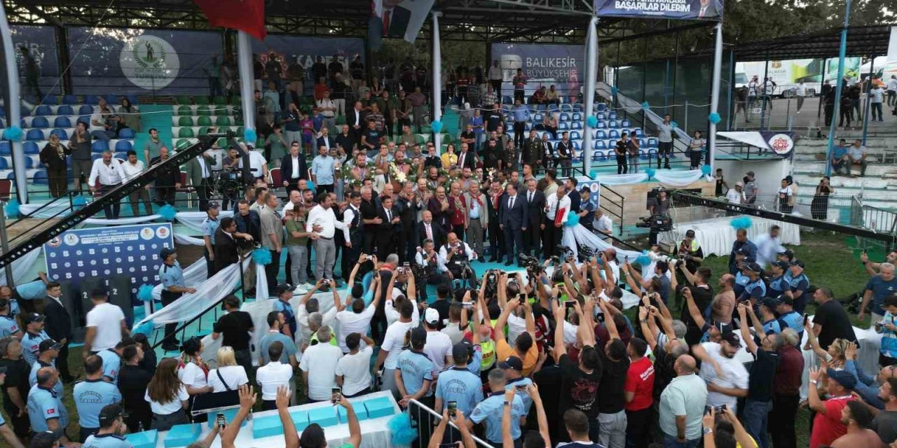 Kurtdereli Yağlı Güreşleri’nde başpehlivan Ali Gürbüz oldu