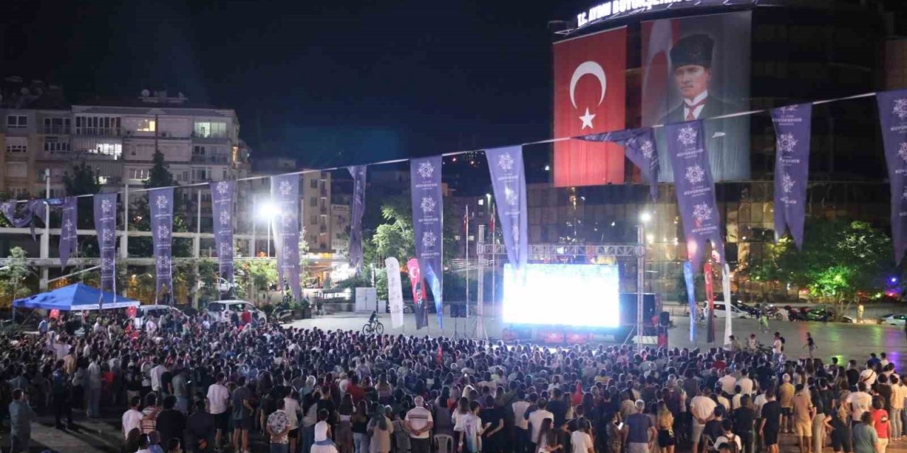 Aydınlılar tek yürek olup şampiyonu destekledi