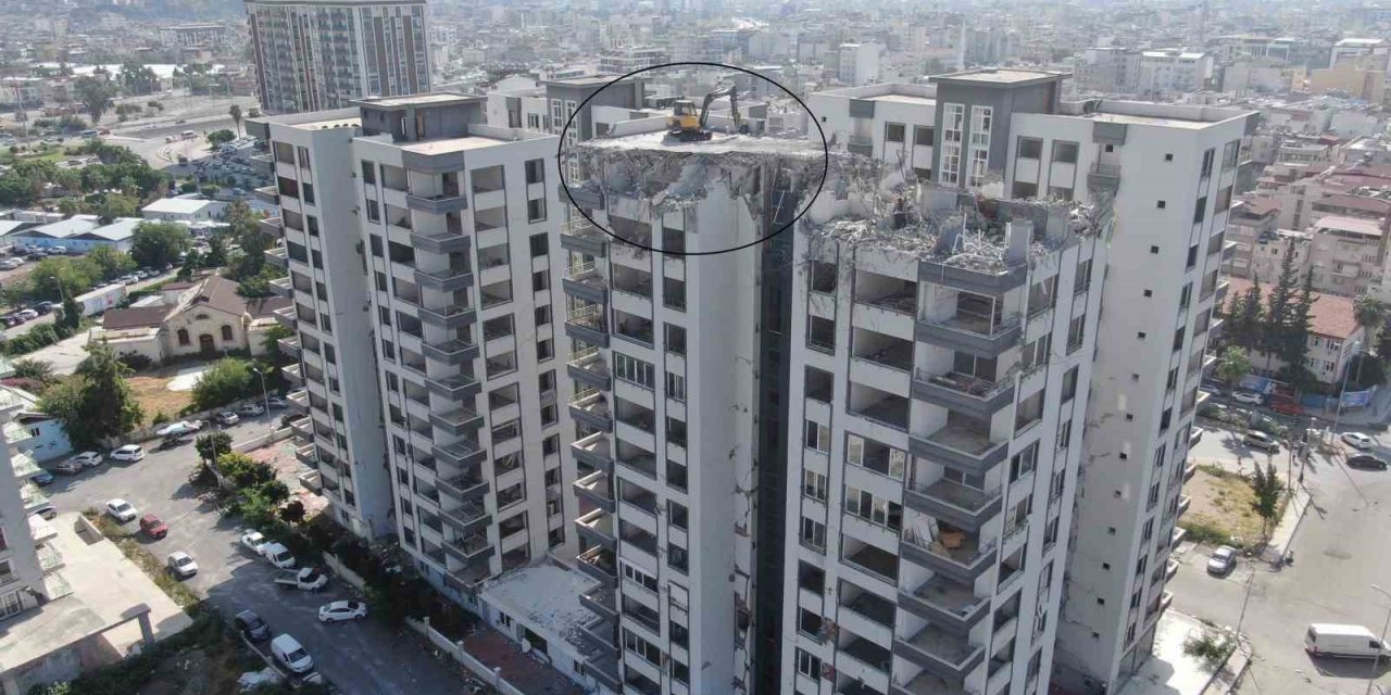Hatay’da 13 katlı lüks binayı yıkmak için çözümü böyle buldular