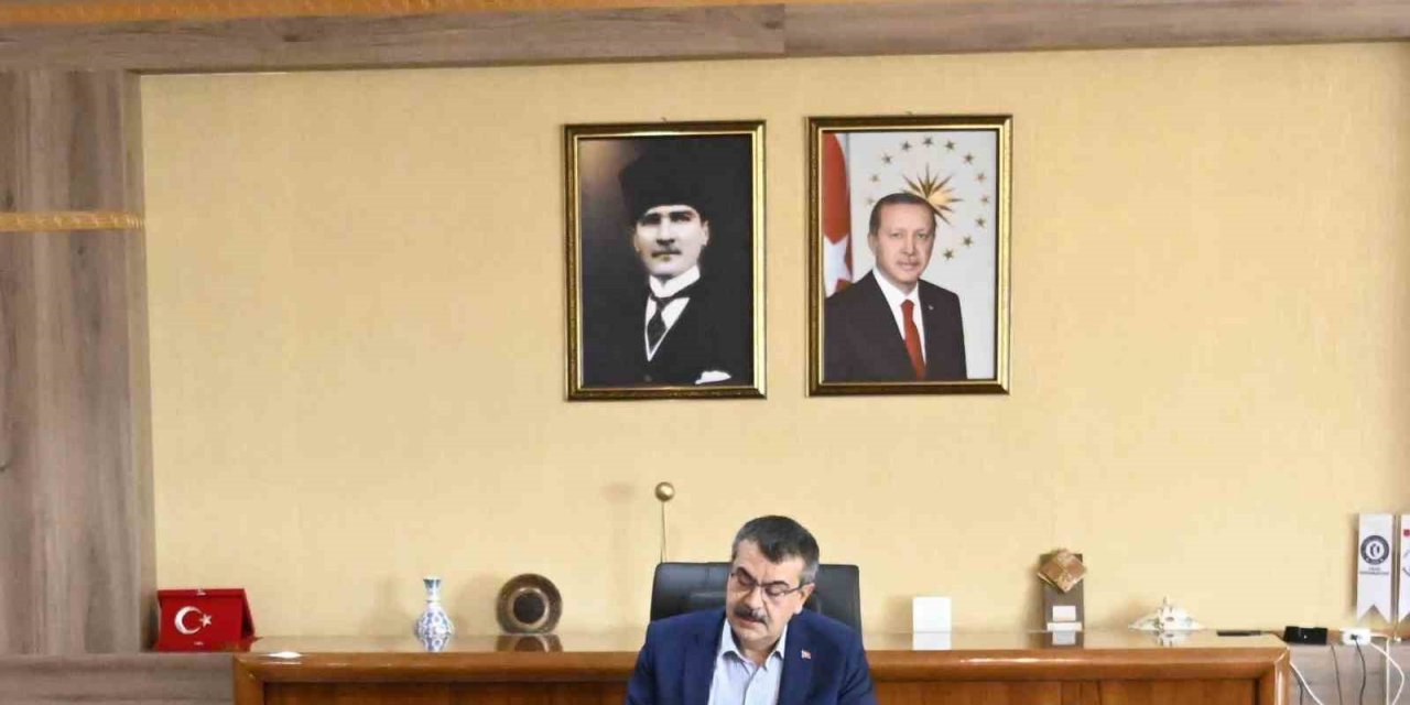 Milli Eğitim Bakanı Tekin, Rektör Savaş ile bir araya geldi