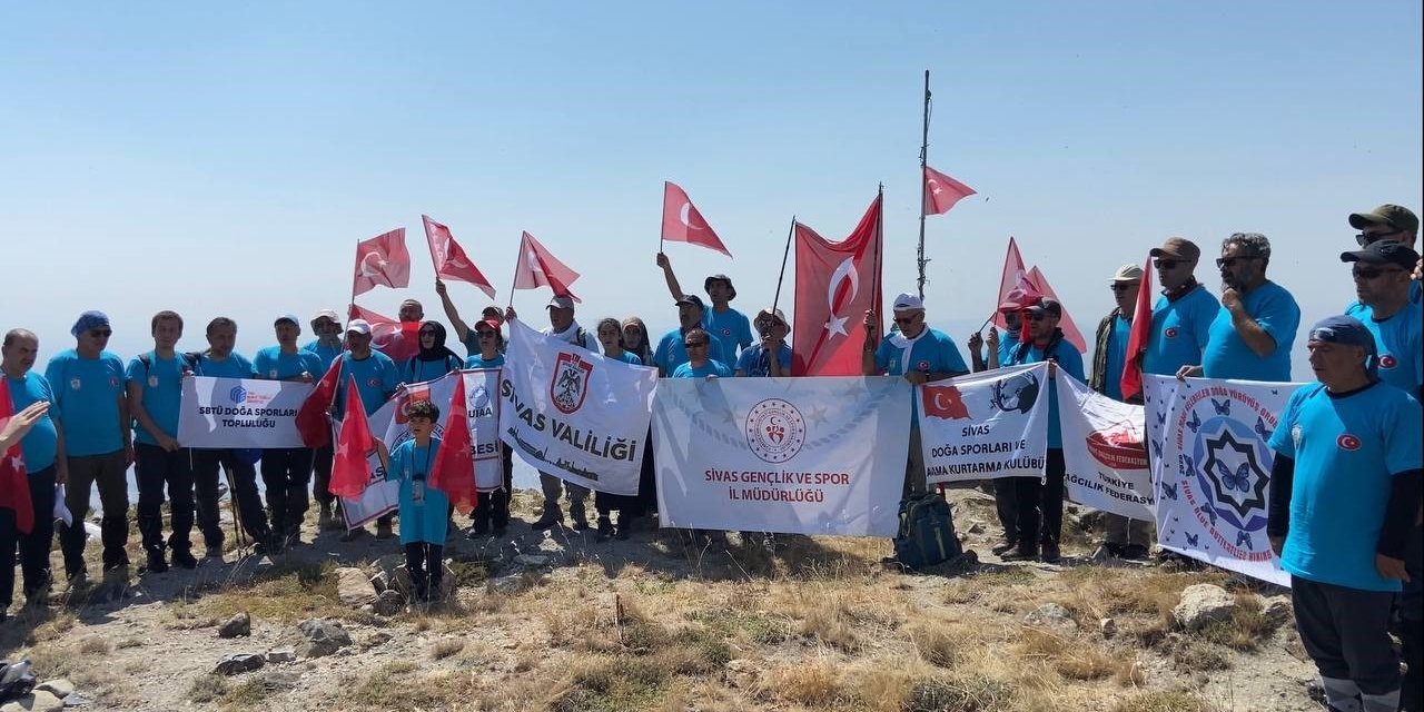 Dağcılar Sivas Kongresi anısına Yıldız Dağı’na tırmandı