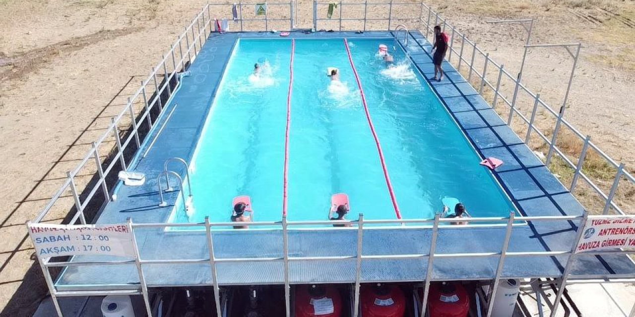 Çekerek’te “Yüzme Bilmeyen kalmasın” projesi ile 150 genç yüzme öğrendi