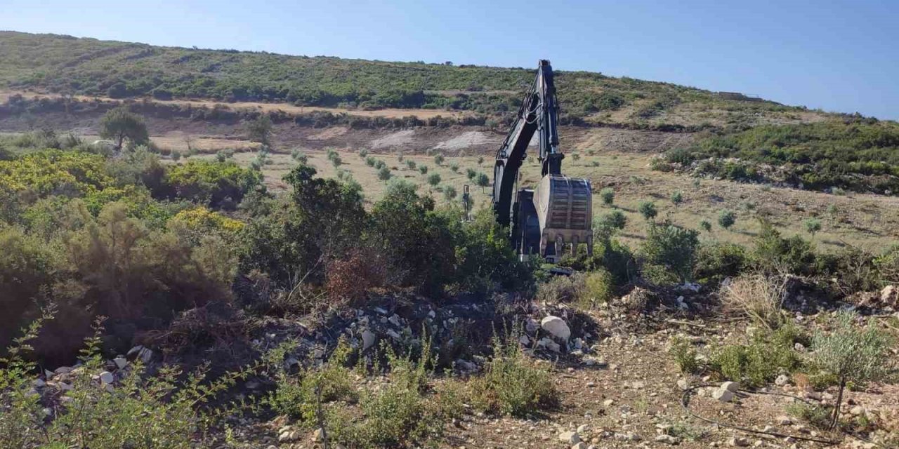 Hazine arazisindeki izinsiz kazıya jandarmadan suçüstü