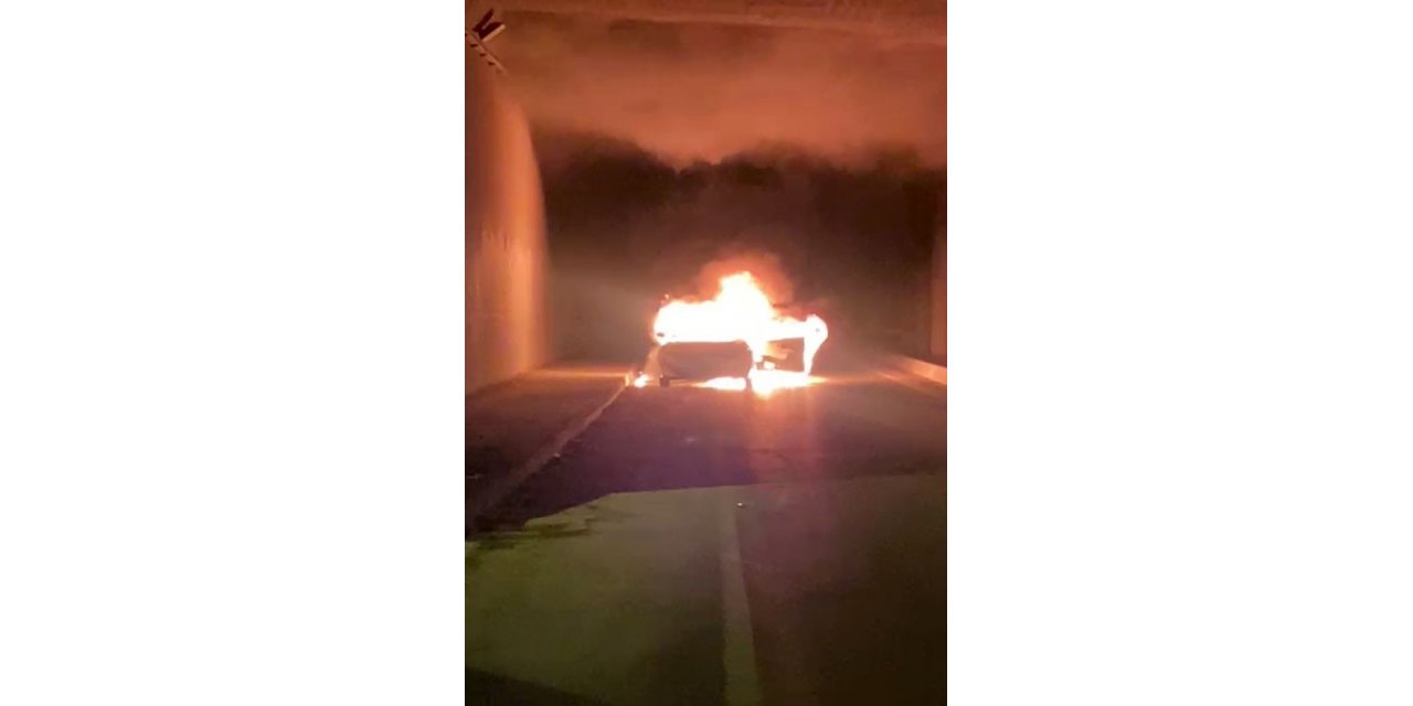 Başakşehir’de otomobil alev topuna döndü, o anlar böyle kaydedildi