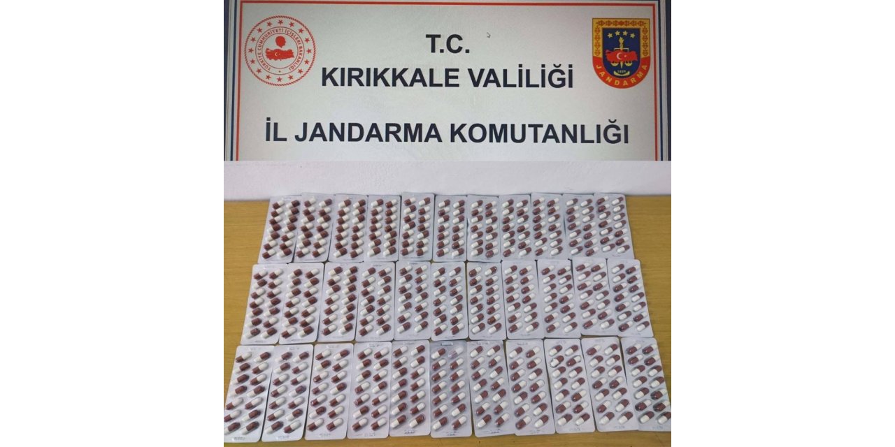 Jandarmanın şüphesi ele verdi: Durdurulan araçtan 462 adet hap ele geçirildi