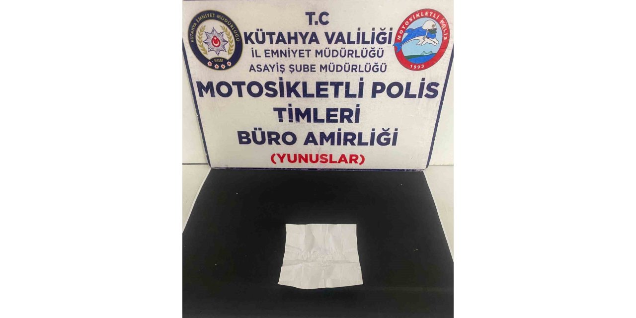 Kütahya’da Yunus Timleri bir kişinin üzerinde uyuşturucu ele geçirdi