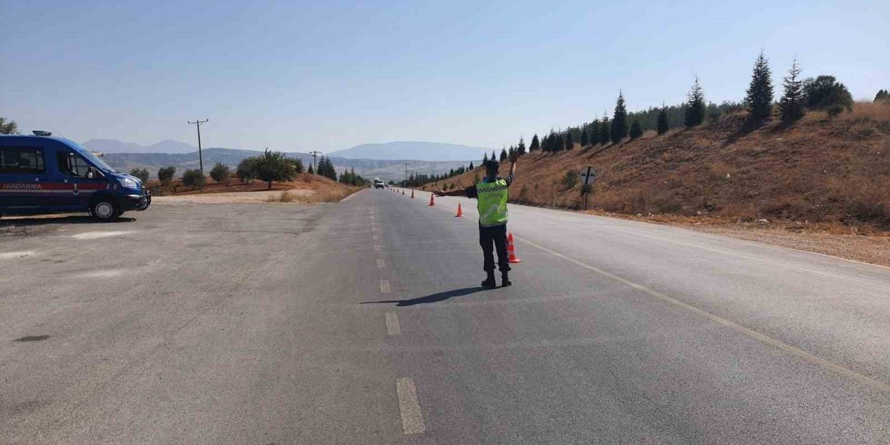 Bilecik’te arama kaydı bulunan 2 kişi yakalandı