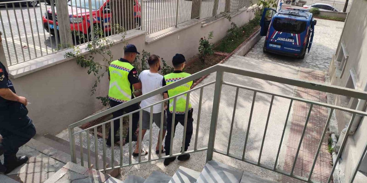 Kiralık evde uyuşturucu satarken jandarmaya yakalandı