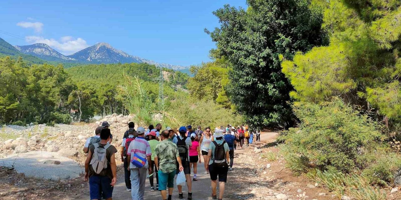 Konyaaltı Yeşilçam yolunda doğa yürüyüşü