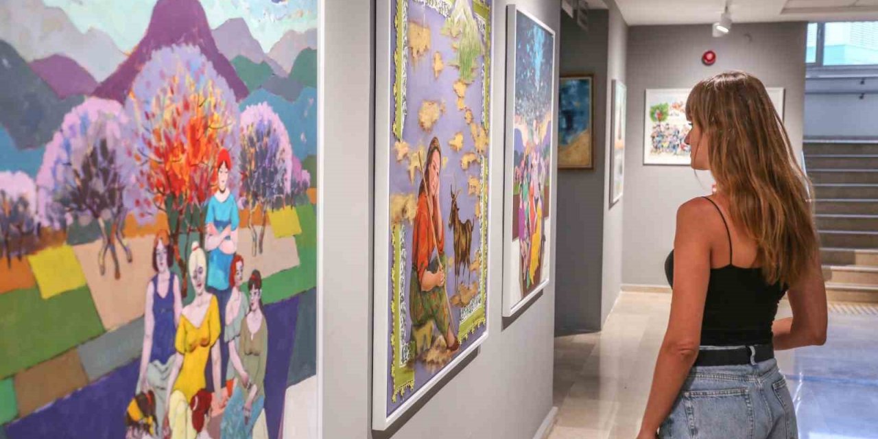 Belediye koridoru sanat galerisine dönüştürüldü