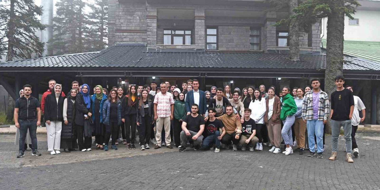 Osmangazi’nin başarılı öğrencileri zirvede motivasyon kampında
