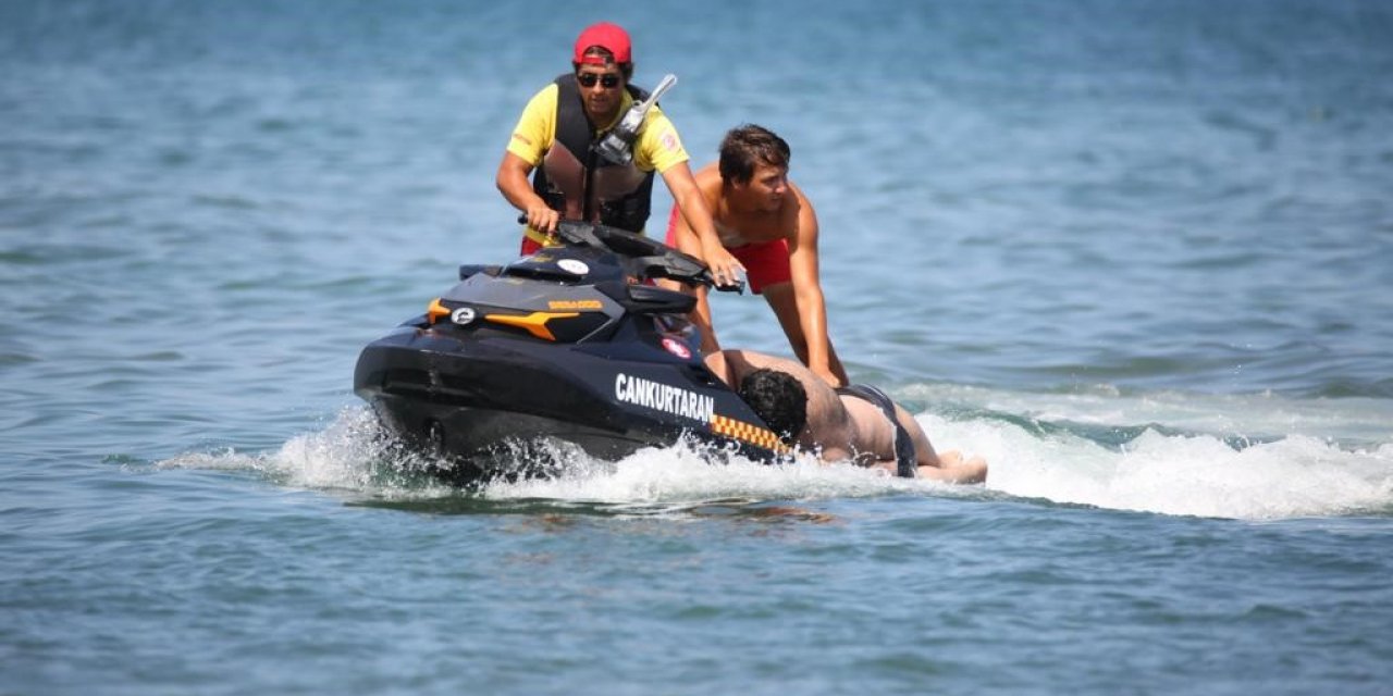 Bir ayda 402 kişi boğulmaktan son anda kurtarıldı