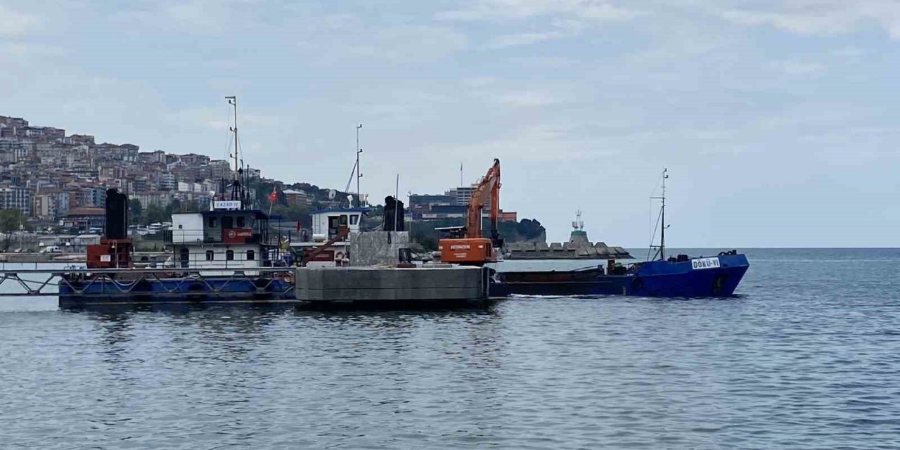 Limanda temizleme çalışması başladı