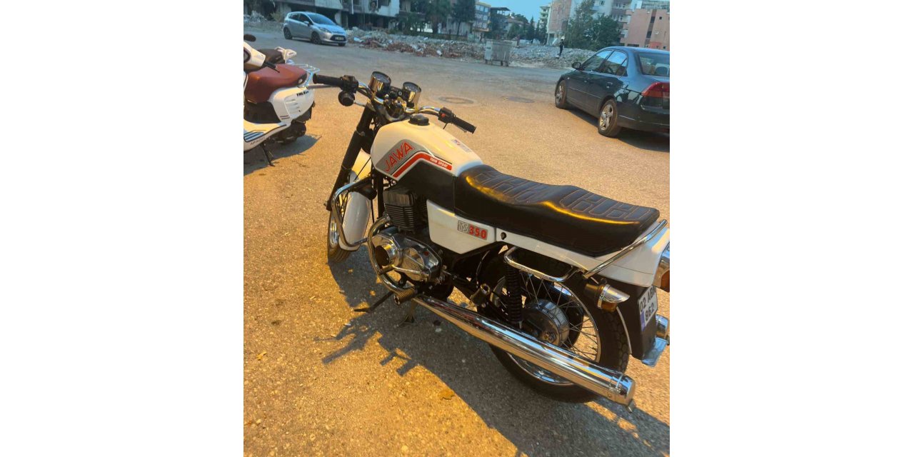 Park halindeki motosiklet çalındı