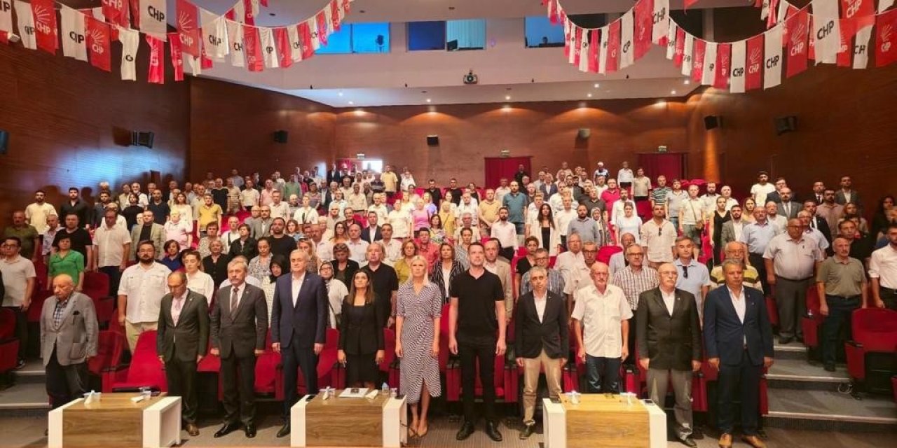 CHP’li Belediye Meclis üyeleri, kendi partilerinin seçimini protesto etti