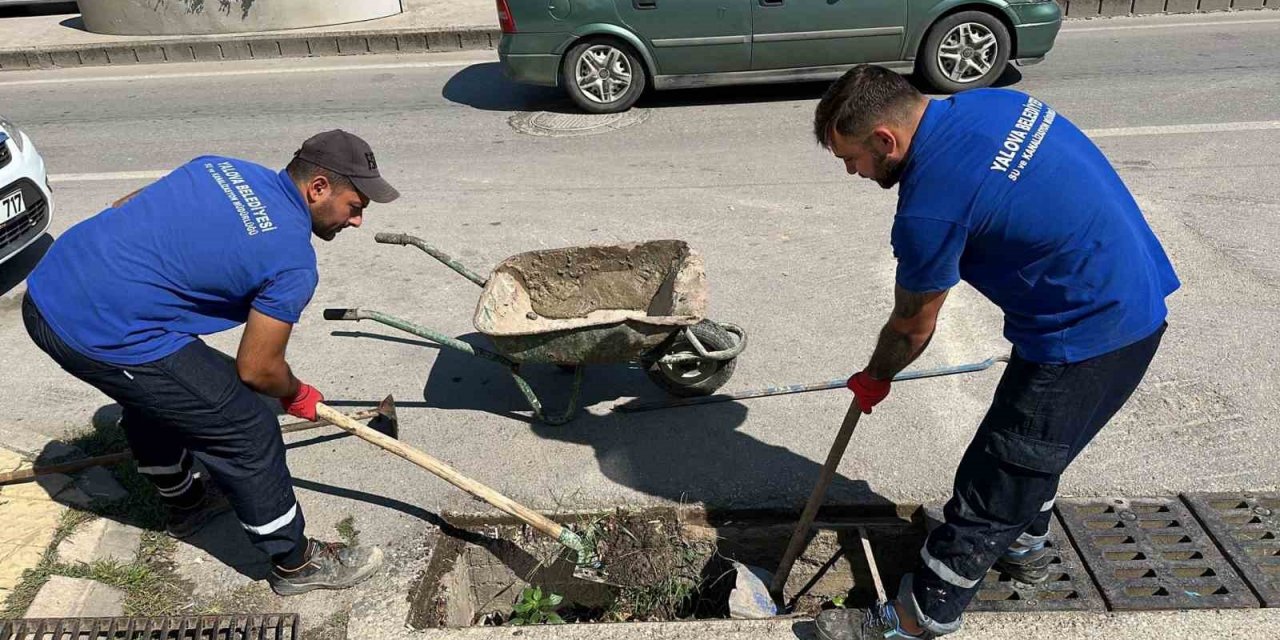 Yalova Belediyesi’nden mazgal ve rögarlar temizliği