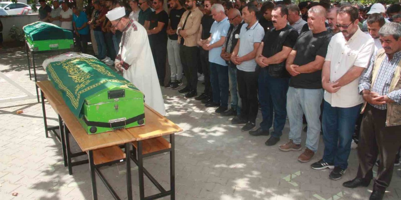 Trafik kazasında ölen çift son yolculuğunu uğurlandı