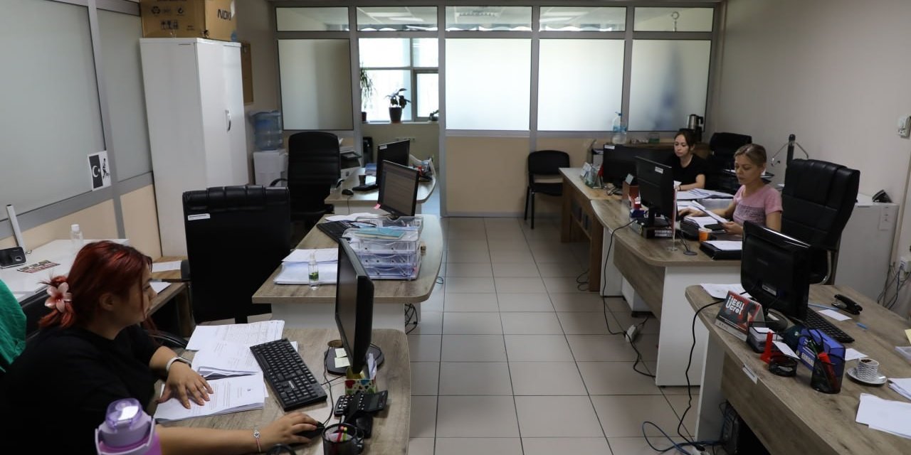 Edremit Belediyesi’nden kırtasiye yardımı