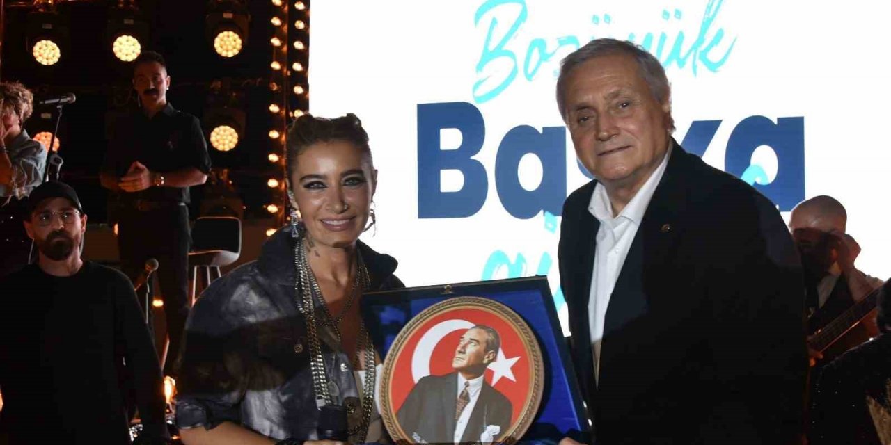 Bozüyük kurtuluşunu Sıla’nın muhteşem konseri ile kutladı