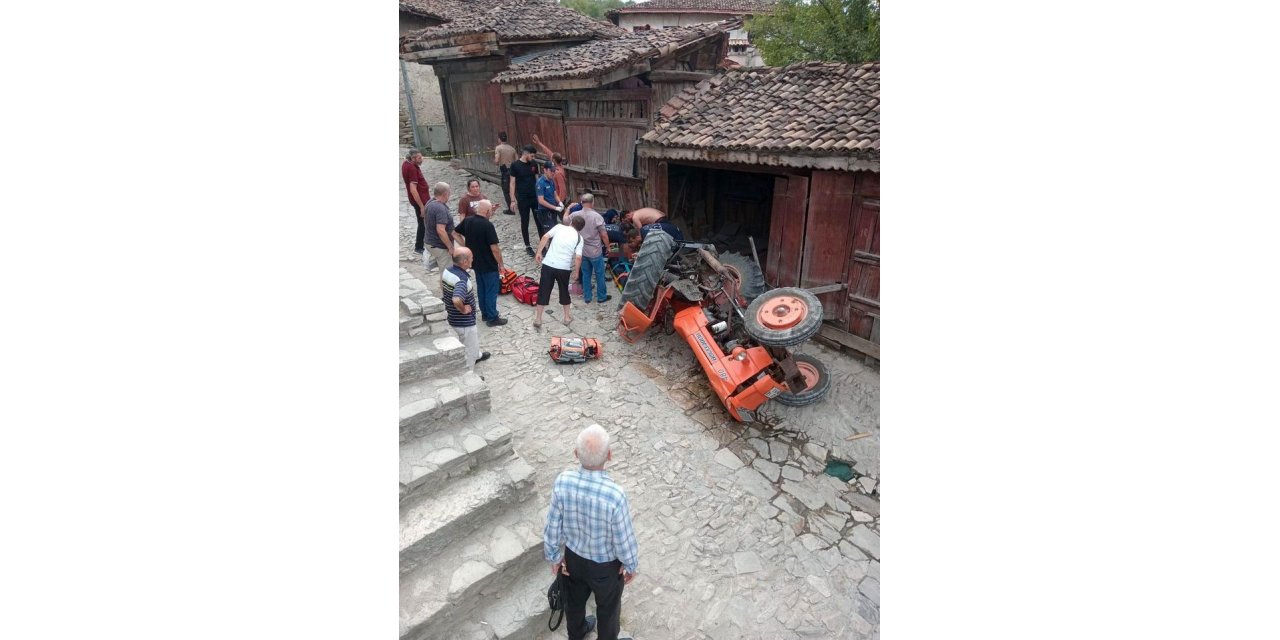 Devrilen traktörün altında kalan sürücü hastanede öldü