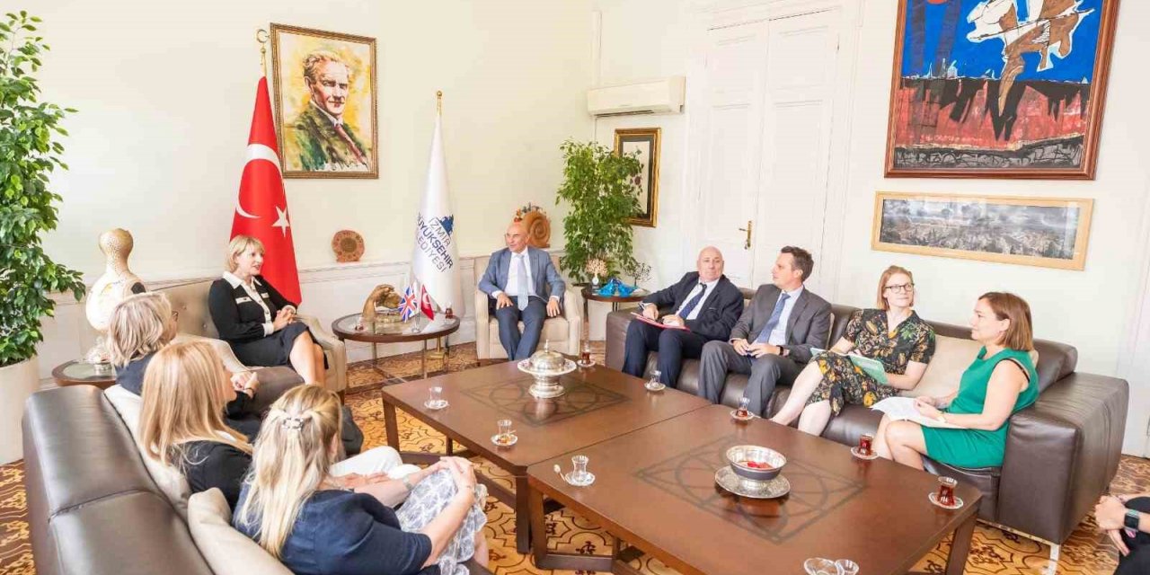 İngiltere Büyükelçisi Morris Başkan Soyer’i ziyaret etti