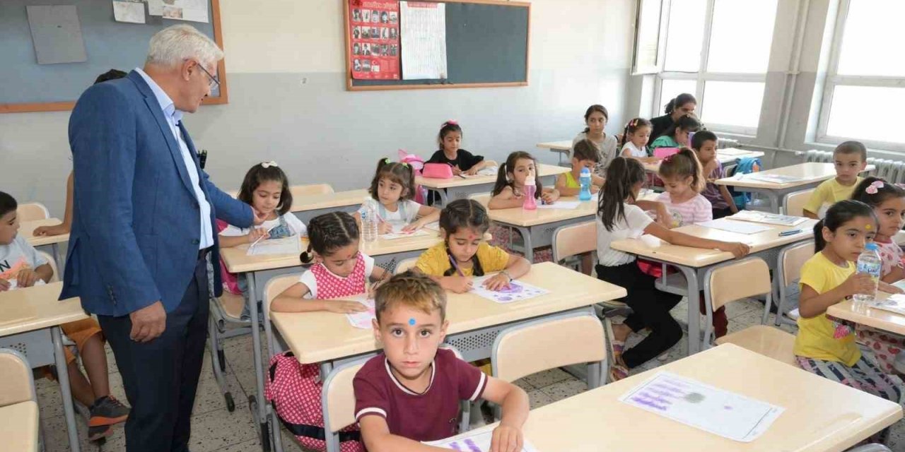 Güder, öğrencileri sevindirdi