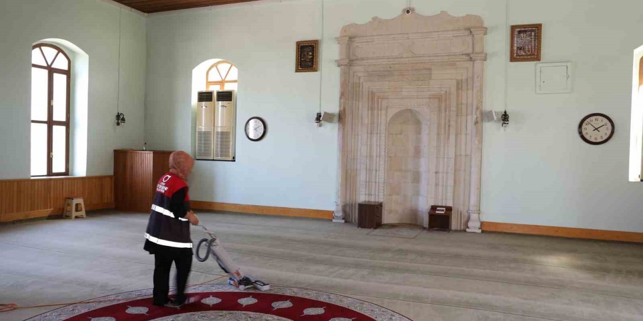 OBB’den cami temizliği