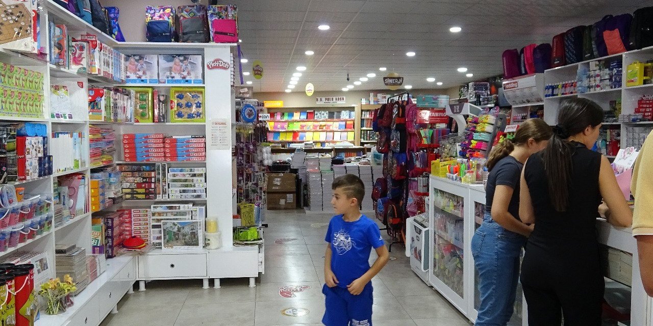 Okullar açıldı, kırtasiyeciler hazırlıklarını tamamladı