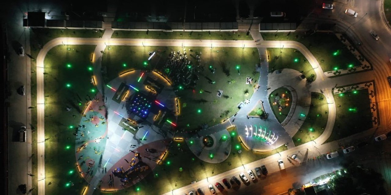 "Ajan kedi" Açık Hava Sinema Gösterimi yoğun ilgi