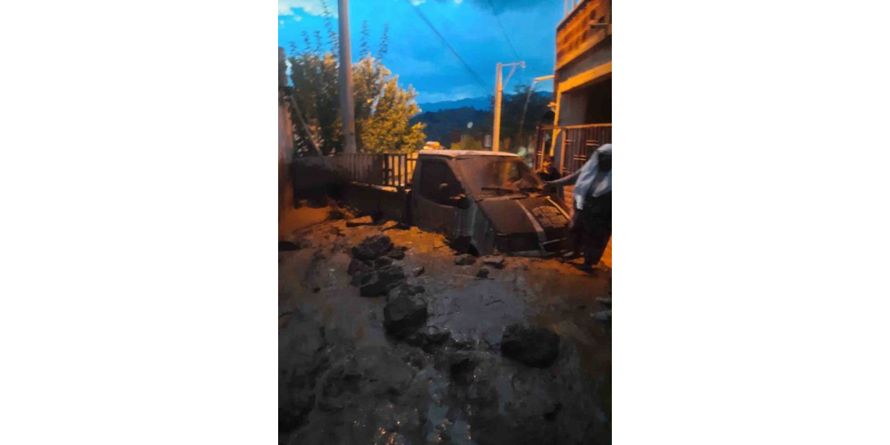 Köşk’te sağanak yağış hayatı felç etti