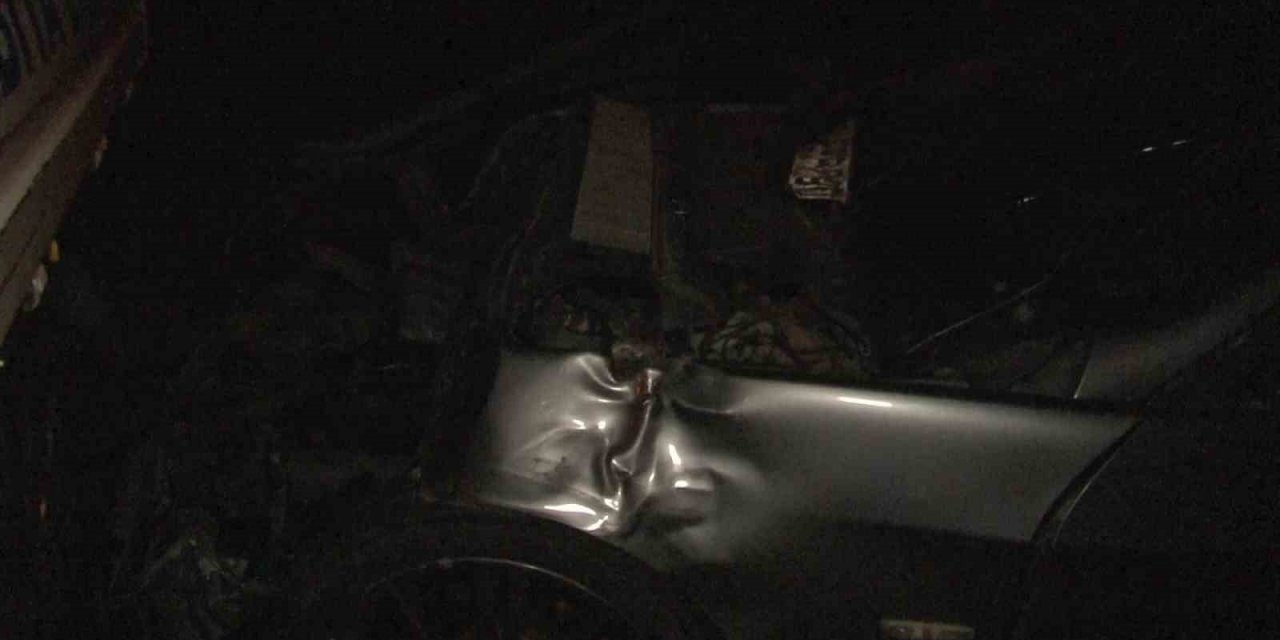 Ümraniye’de otomobil zabıta aracına çarptı: 2 yaralı