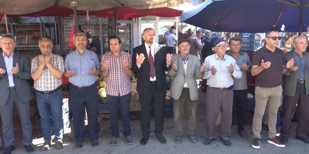 Bu pazar 700 yıldır her salı günü bereket duasıyla açılıyor