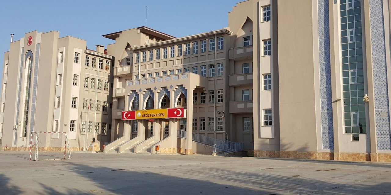 Gediz Fen Lisesi, öğrenci yerleştirmede en başarılı okul oldu